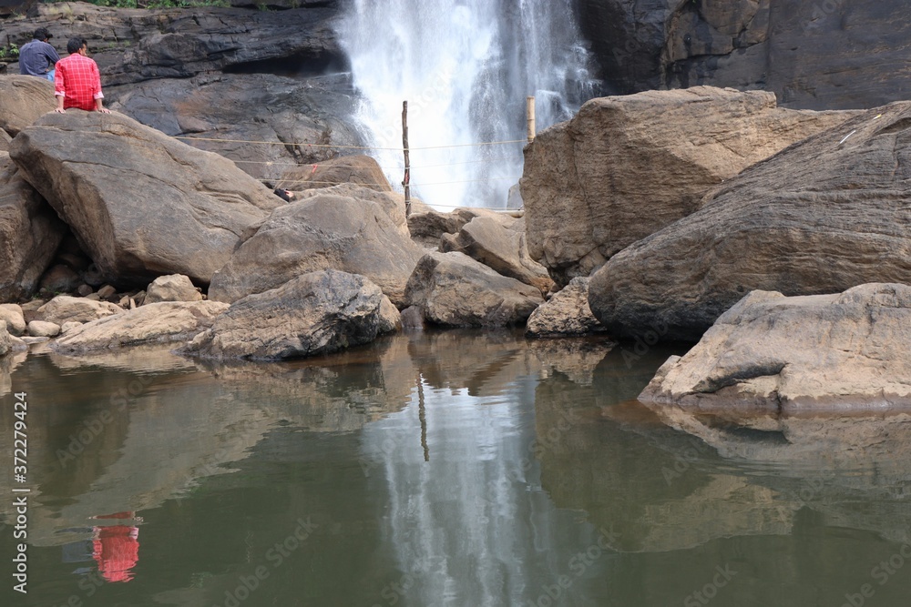 Naklejka premium waterfall on the rocks