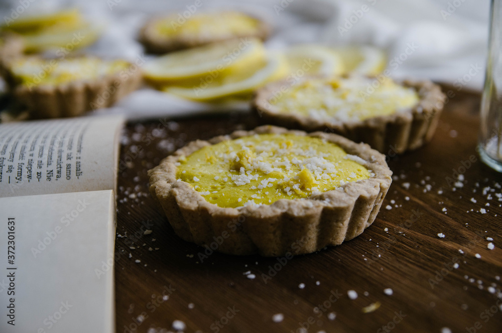 Vegan Lemon Curd - Delicious desserts with lemon - Moody Photography