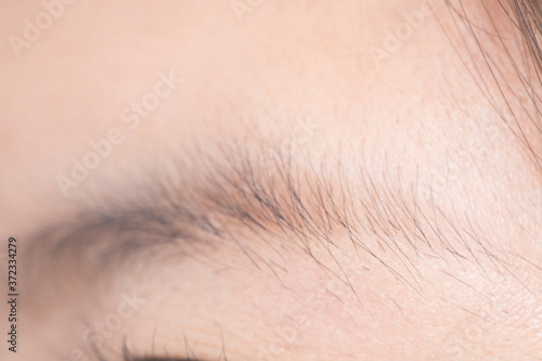 女性の眉毛