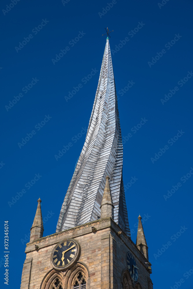 The twisted spire of the Church of St Mary and All Saints, Chesterfield, Derbyshire, UK - obrazy, fototapety, plakaty 