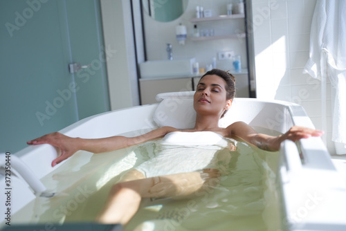 Foto Nothing better than warm bath to bring joy and relaxation