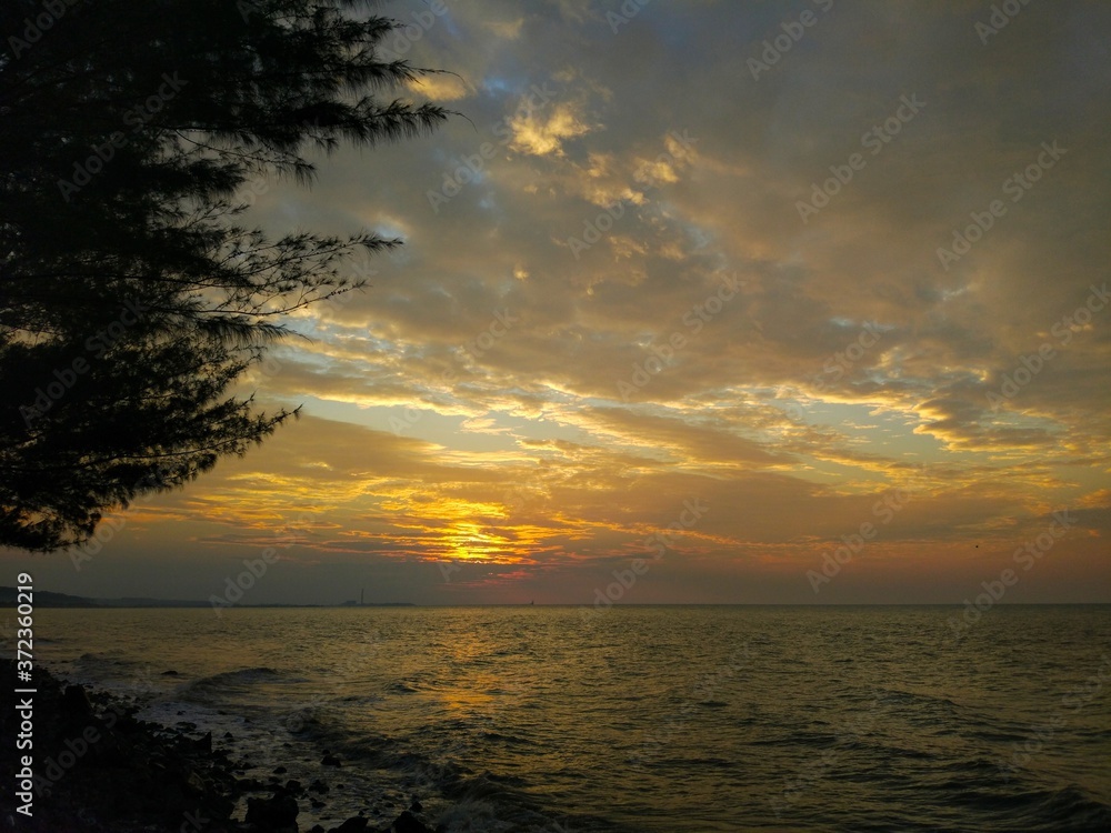 Obraz premium sunset over the sea