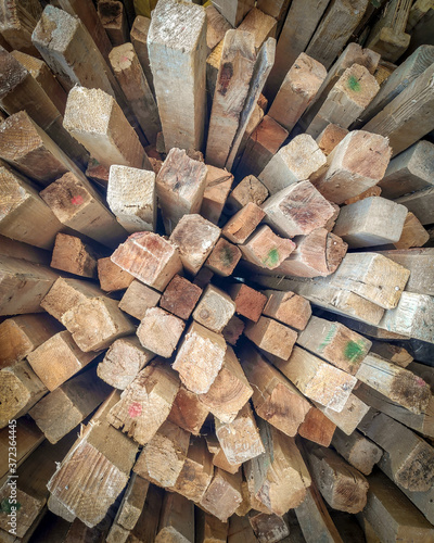 Polines de madera apilados photo