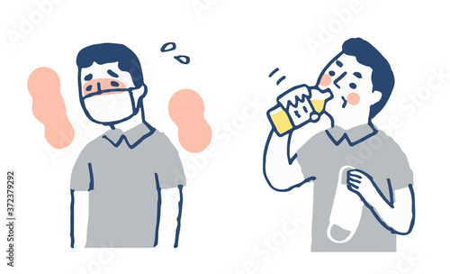 マスクをする男性・マスクを外して水分を取る男性