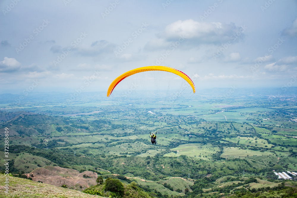 Parapentismo sobre Ansermanuevo en el departamento del Valle del Cauca Parapentismo sobre Ansermanuevo en el departamento del Valle del Cauca