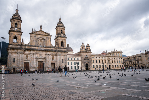 arquitectura por la ciudad de Bogotá, la zona de la Candelaria en Bogotá se destaca por sus casas coloniales 