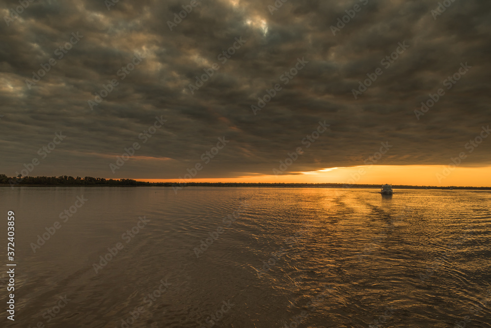 Fototapeta premium Sunset on the Volga river