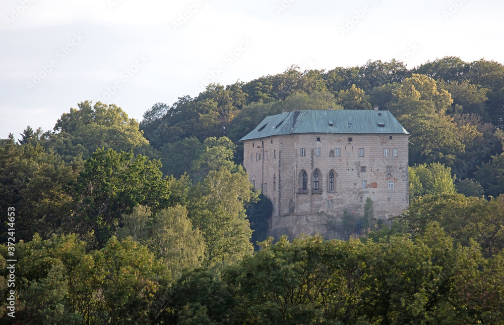 Houska Castle is an early Gothic castle. It is one of the best preserved castles of the period.
