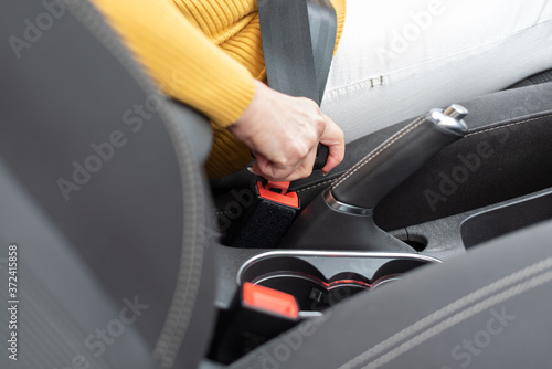 Fastening car seat belt © thodonal