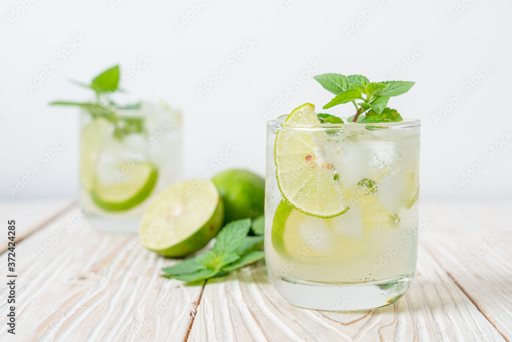 iced lime soda with mint iced lime soda with mint