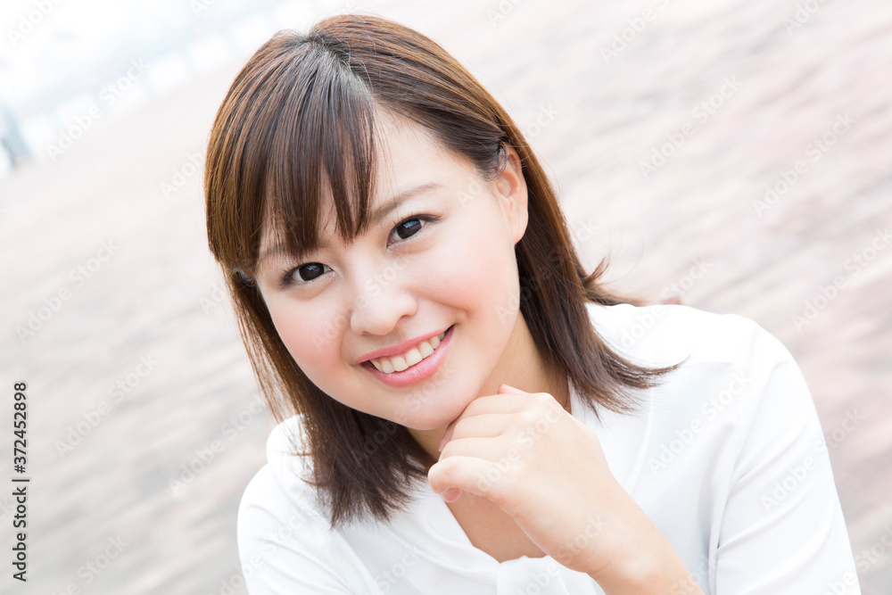笑顔の女性 笑顔の女性