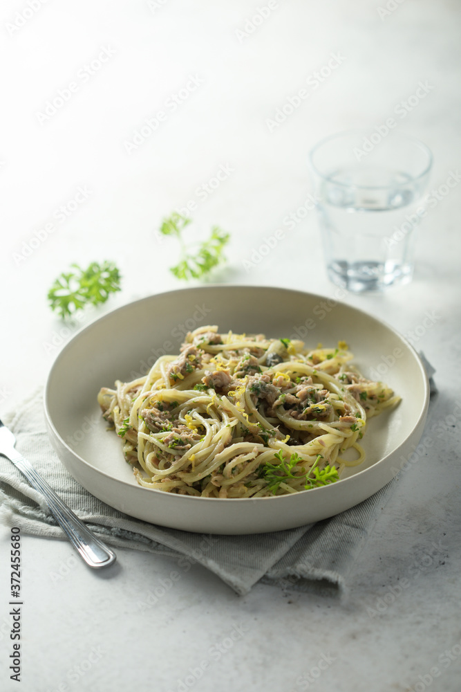 Pasta with tuna, lemon and capers Pasta with tuna, lemon and capers