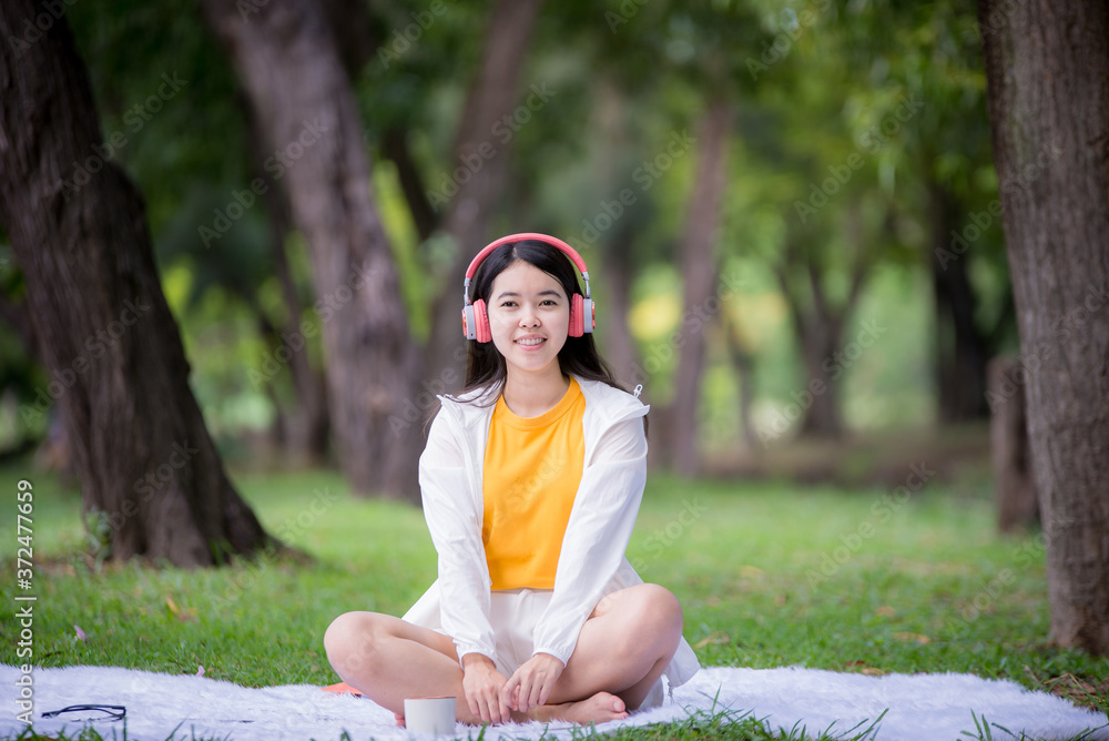Business women relax and work in the park on vacation Business women relax and work in the park on vacation