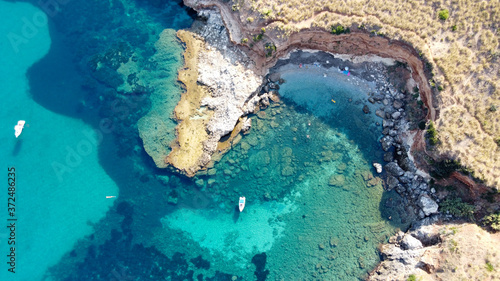 Cuadro en lienzo Cala Bianca, una meravigliosa spiaggia vista dall'alto, con le sue acque cristalline
