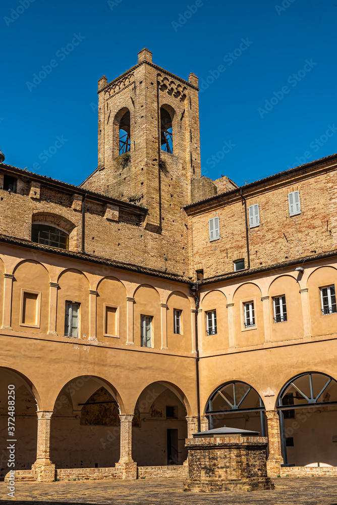 Fototapeta premium Recanati, la città marchigiana in provincia di Macerata, famosa per aver dato i natali al grande poeta italiano Giacomo Leopardi