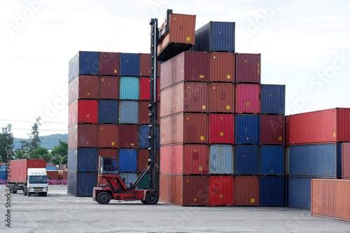 Container handling vehicle container ship storage