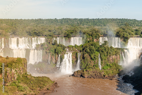 vista del lado brasilero de las cataratas del iguazu