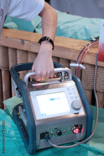 Hand holding portable extracorporeal membrane oxygenation (ecmo) machine
