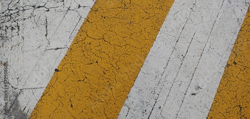 alternating yellow and white oblique_background