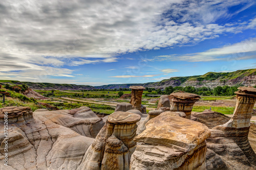 Foto Landscapes and terrain around the hoodoos rock formations outside of Drumheller