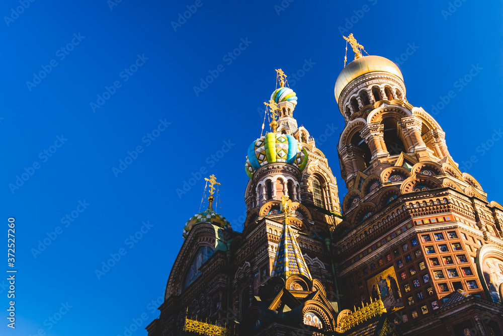 Φωτογραφία Low angle view of the Church of the Savior on Blood, colorful exterior close-up
