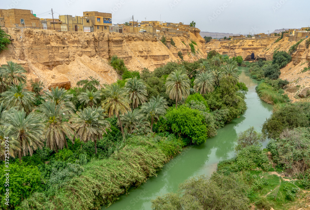 Naklejka premium Iran, the hydraulic system of Shushtar, a green oasis surrounded by the desert. 