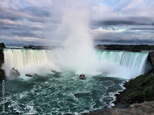 niagara falls in the summer