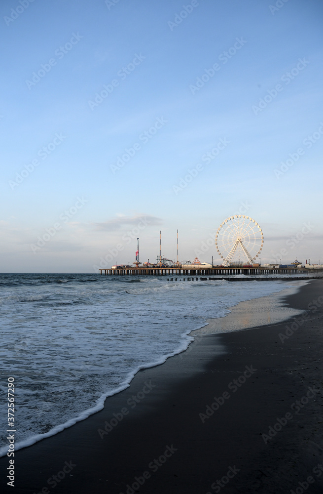 Εκτύπωση καμβά Atlantic City NJ/FAMOUS BEACH RESORT
with the Frerris Wheel.