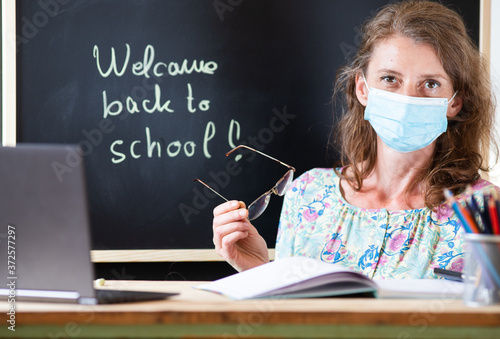 teacher wearing face mask back to school during covid pandemics