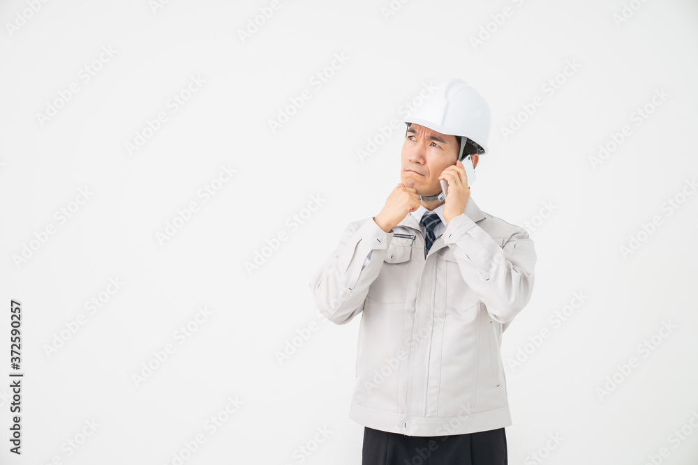 ビジネスマン　作業服　電話　トラブル