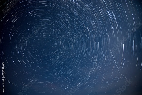 Wallpaper Mural 北極星を中心に回転する星空　軌跡　スタートレイル Torontodigital.ca