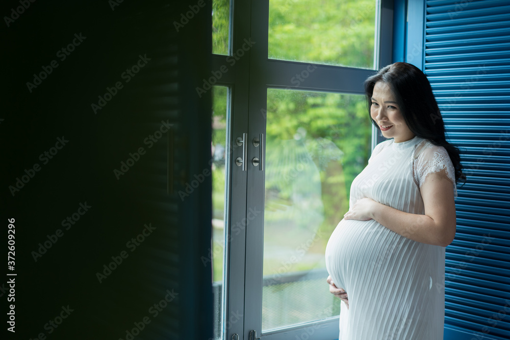 beautiful pregnant women, mother holding baby in pregnant belly
beautiful pregnant women, mother holding baby in pregnant belly
