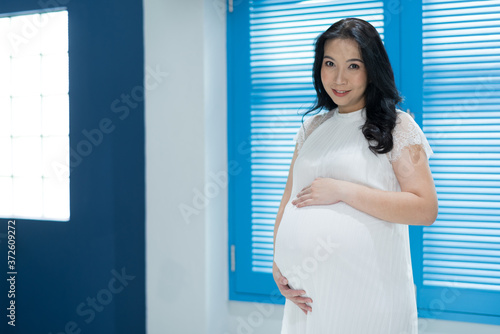 beautiful pregnant women, mother holding baby in pregnant belly
Free Download beautiful pregnant women, mother holding baby in pregnant belly
- GFXLoad