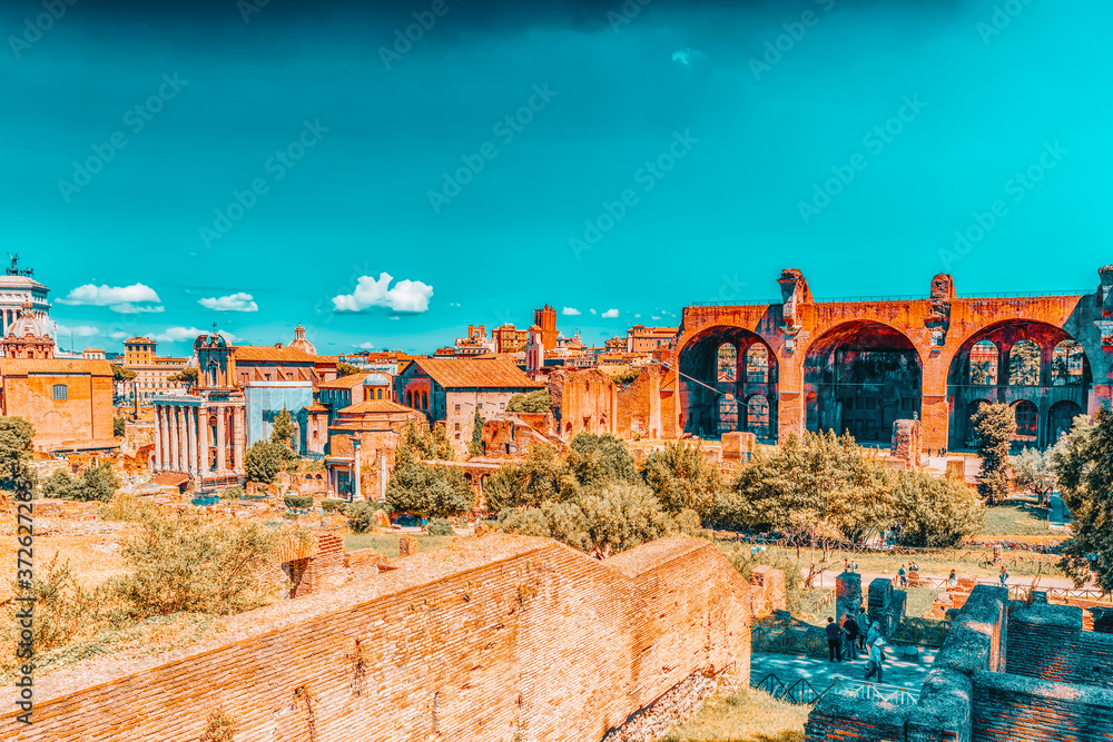 Φωτογραφία ROME, ITALY - MAY 08, 2017 : Archaeological and historical objects in Rome, united by the name - Roman Forum and Palatine Hill