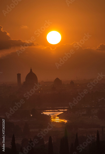 Italia, Toscana, veduta della città di Firence e il Duomo al tramonto.