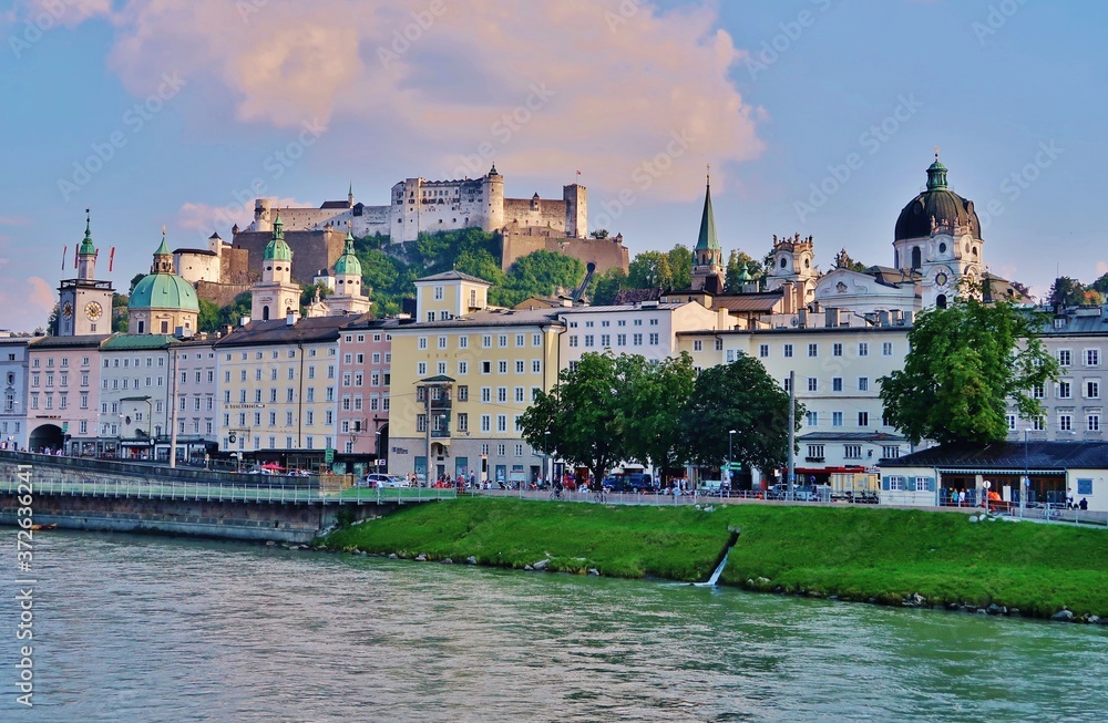 Salzburg, Salzach, Altstadt und Festung Hohensalzburg