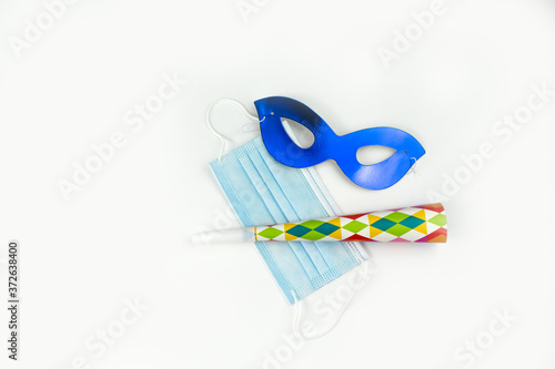 Blue protection mask with mask and paper trumpet, party supplies
