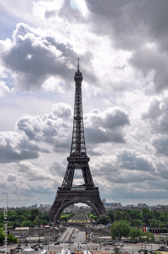 Fototapeta premium Paris, France - 17 June 2011: The Eiffel Tower