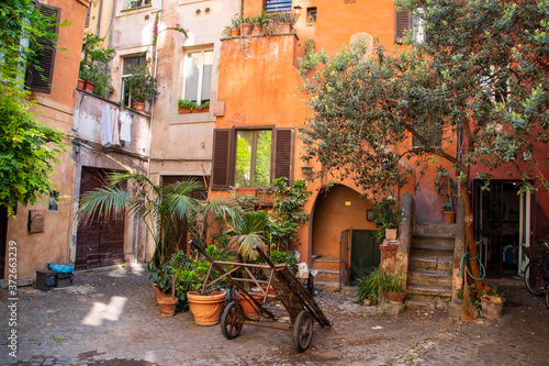 Canvas Print Arco degli Acetari a very nice courtyard in the heart of Rome