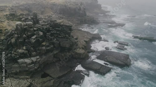 Wallpaper Mural Acantilados con niebla y mar enfurecido desde punto de vista aéreo Torontodigital.ca