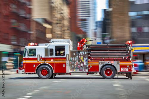 Fotografija fire trucks and firefighters brigade in the city