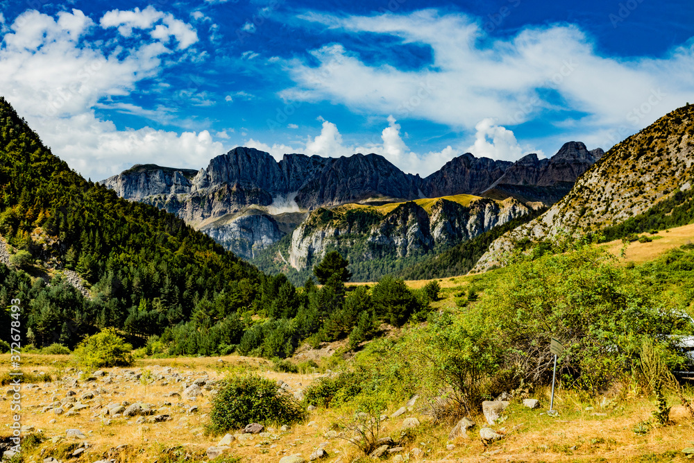Vista durante la subida y bajada al Ibon de acherito desde la Selva de Oza, Huesca
