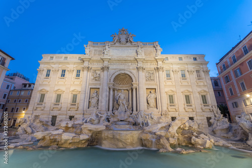 Fontana di Trevi all alba  Roma