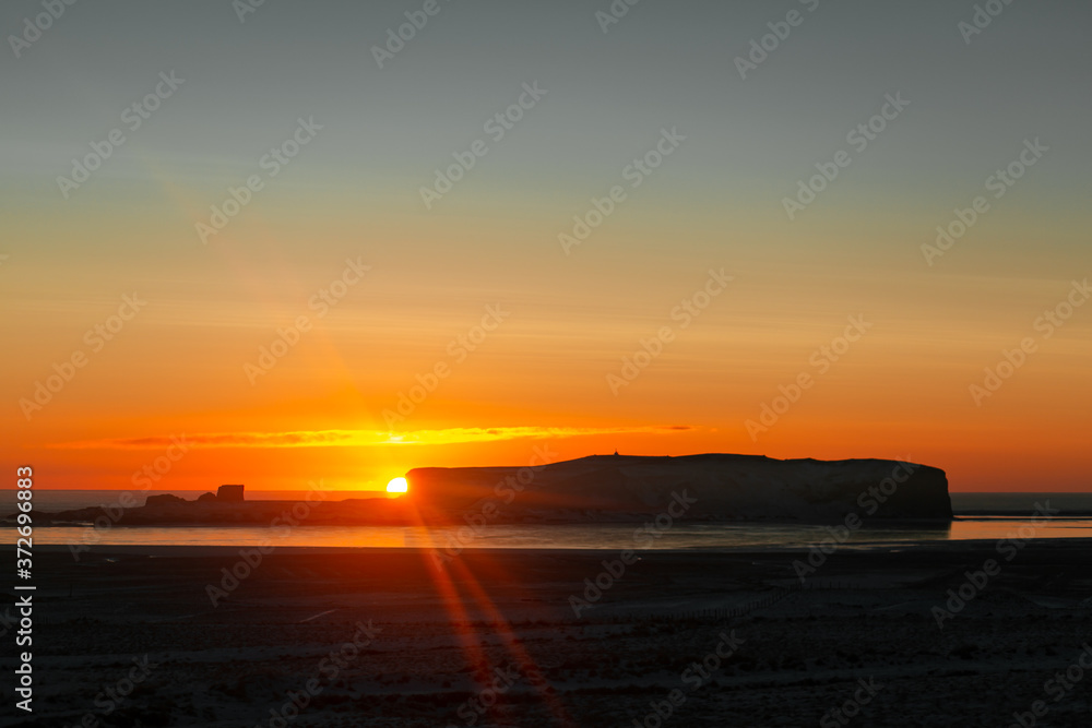 Naklejka premium Winter landscape, oceanic beach with black volcanic sand in iceland