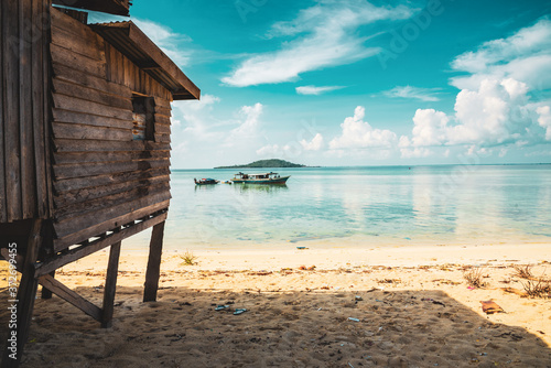 Fototapeta Naklejka Na Ścianę i Meble -  beach hut on a tropical beach