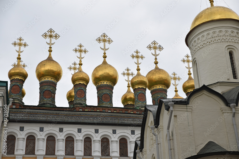 Bulbes dorés du Kremlin à Moscou, Russie