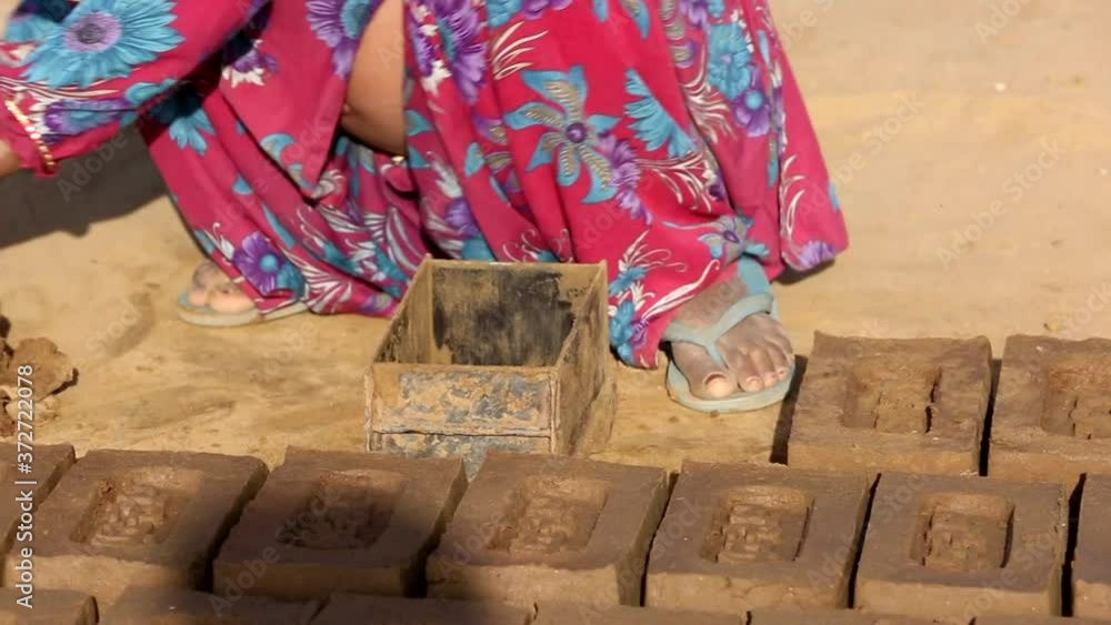 Jaipur,Rajasthan,India_April 2019. Making of clay bricks in India ...