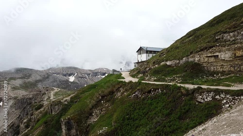 Rundwanderung 3 Zinnen - Aronzo Hütte - Talblick - Wolken photo