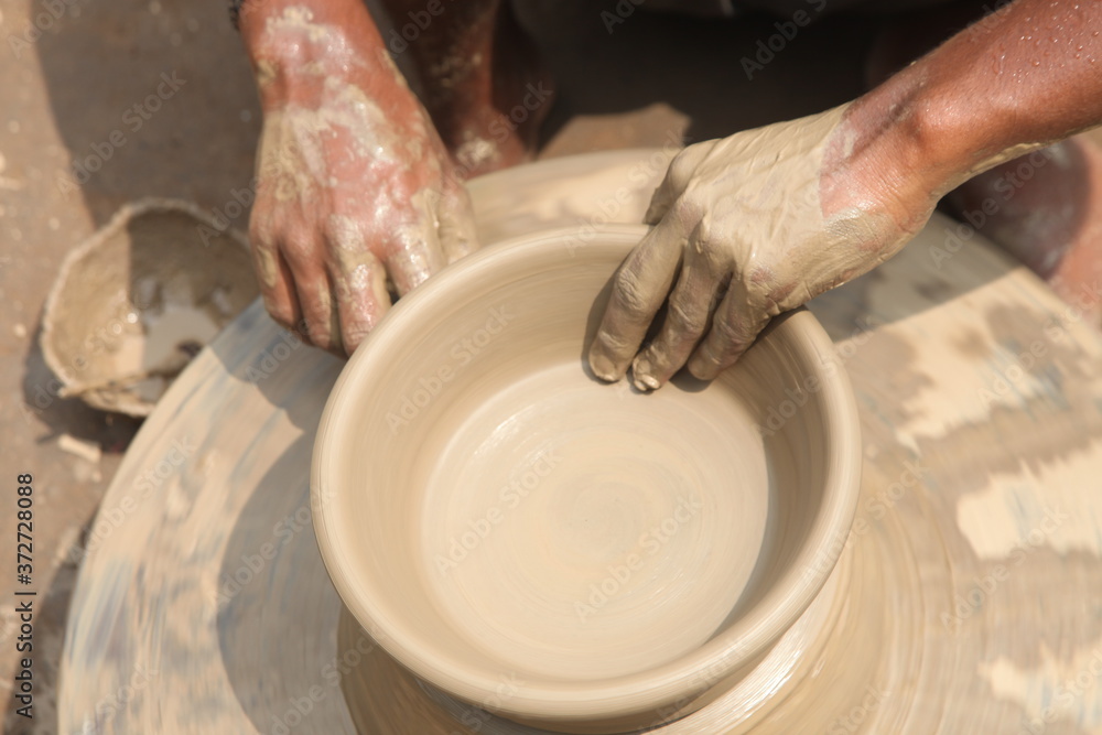 clay potter, clay molding, man plotter