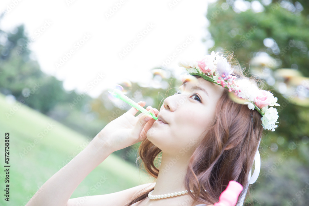 Obraz premium しゃぼん玉を吹く花嫁